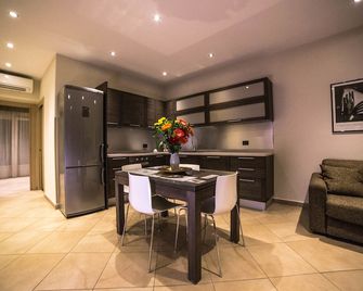 Bb 10 Serpotta - Palazzo Riolo & Restaurant - פאלרמו - חדר אוכל