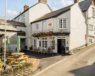 The Crown Hotel - Lynton - Building