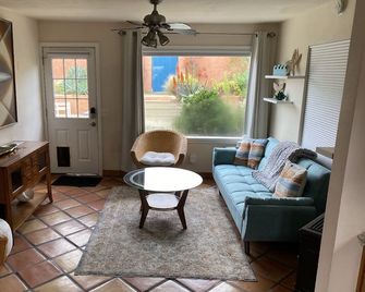 Beach House, 1 block to beach, walk to town, great outdoor space - Cayucos - Soggiorno
