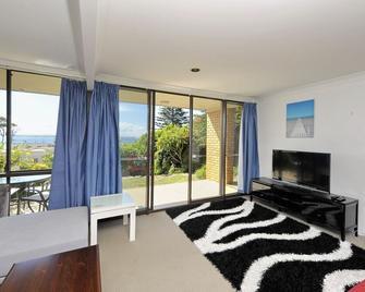 The Crest Unit 5 6 8 Tomaree Road - Shoal Bay