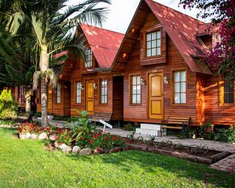 Cemayu Lodge - Oxapampa - Building