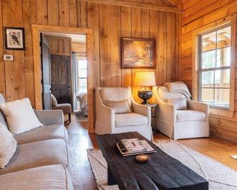 Pinhoti Ridge Retreat Cabin 4, Ridgeview - Talladega - Sala de estar