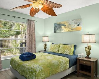 Pool, Private Yard, Massage Bed Within 2 miles of USF, Moffit Center\n - Temple Terrace - Chambre