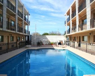 Hotel El Camino Inn & Suites - Reynosa - Pool