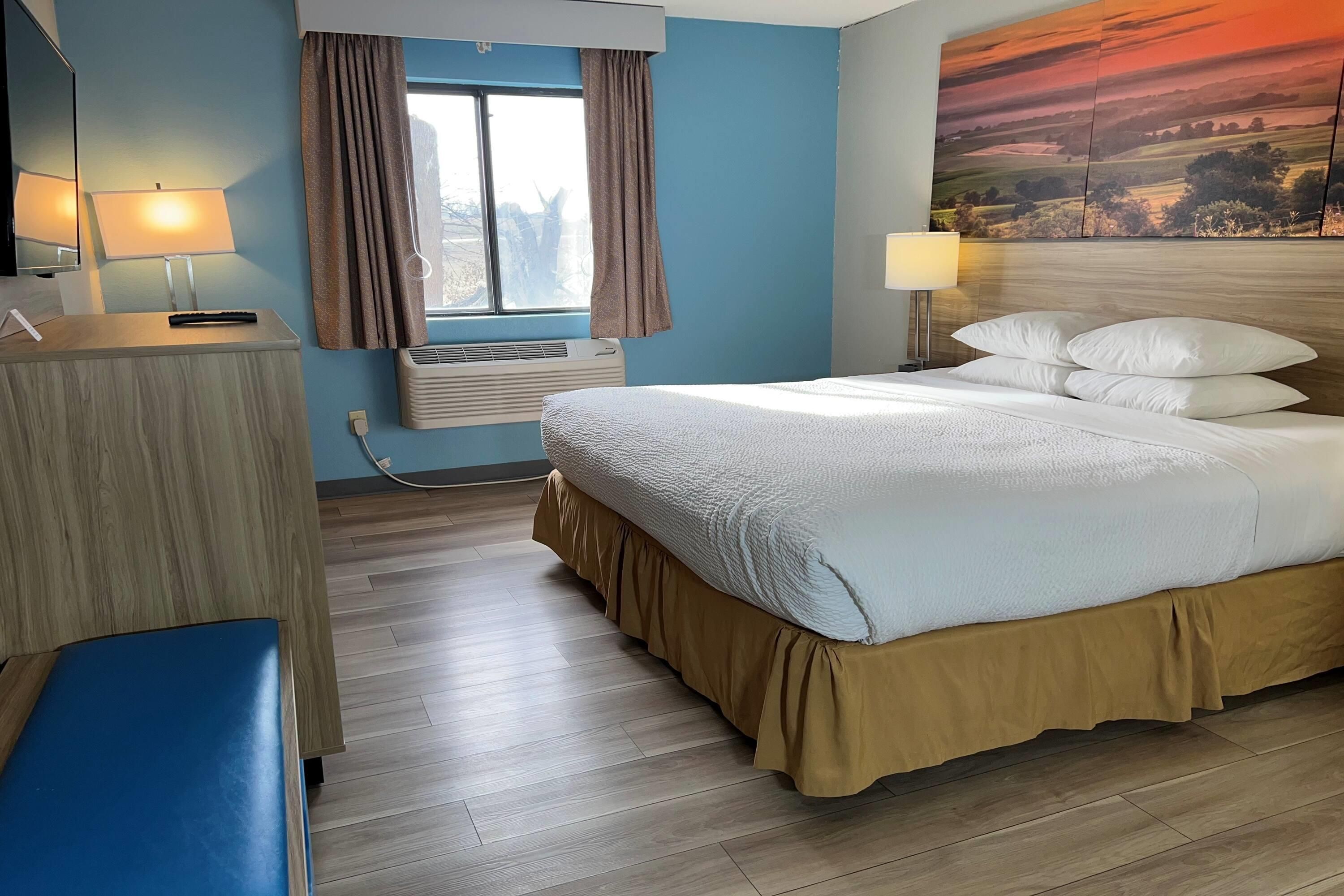 Days Inn by Wyndham Salina I-70 - סלינה - חדר שינה