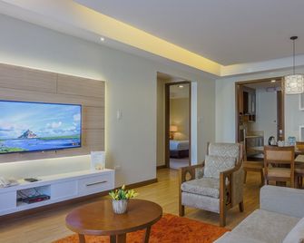 Mansion Garden Hotel - Subic Bay Freeport Zone - Obývací pokoj