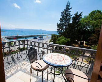 أبارتمنتس فيلا كاستيلو - كريكفينيكا - شرفة