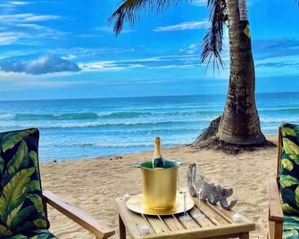 Turtle Beach Sanctuary Utila - Utila - Beach