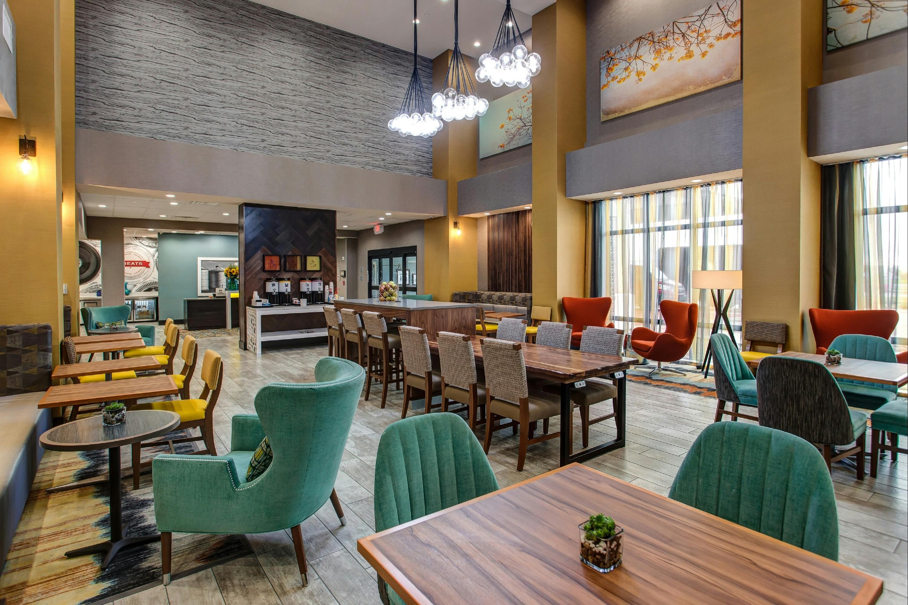 Hampton Inn & Suites Wichita/Airport - וויצי'טה - מסעדה