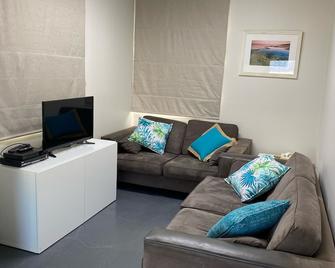 Bonnie Doon Beach Shack - Northampton - Living room
