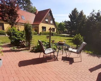 Vacation apartment in a quiet location for 2 people (non-smoking property) - Born am Darss - Patio