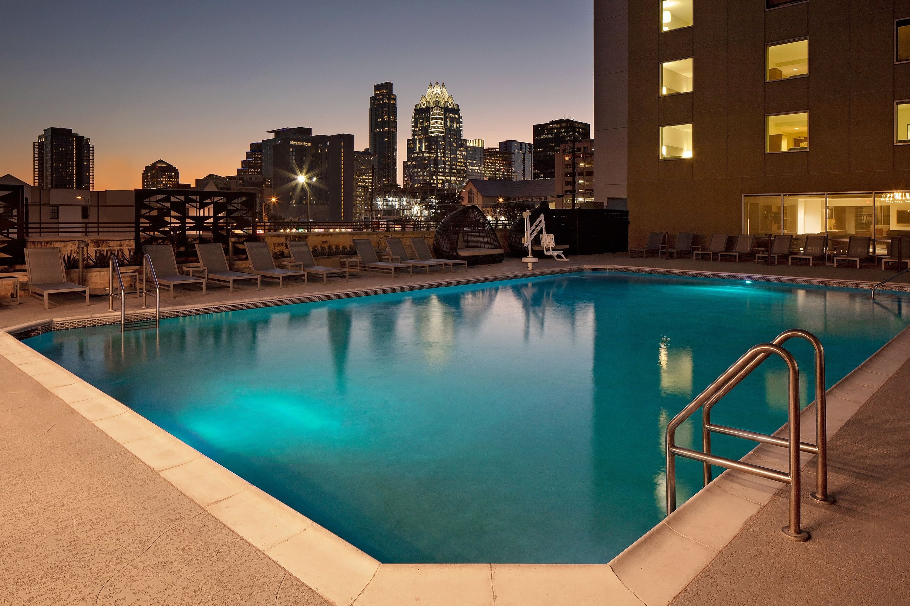 Hotel Indigo Austin Downtown - University By IHG - אוסטין - בריכה