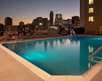 Hotel Indigo Austin Downtown - University By IHG - Austin - Piscina