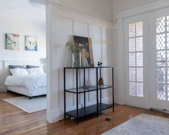 Private BB near airport, beach, and activities - Sydney