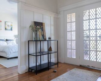 Private BB near airport, beach, and activities - Sydney