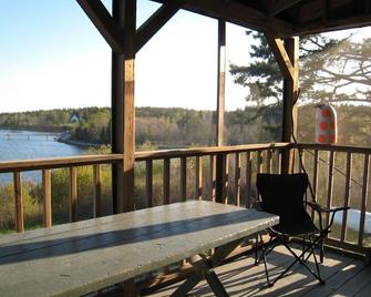 Acadia Nat'l Pk minutes away, cozy seclusion, beautiful views. - Tremont - Balcón