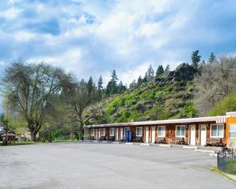 Dew Duck Inn - Plains - Outdoors view