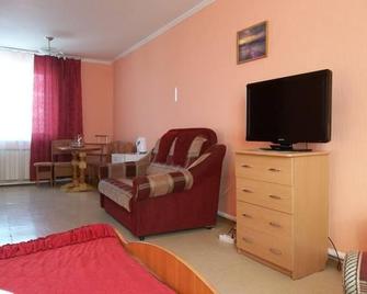 Altyn Tuyak Hotel-New - Gorno-Altaysk - Living room