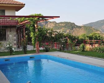 Gosh Dream House - Gosh - Piscina