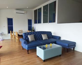 White House Mountian Beach Resort - Muang Klaeng - Sala de estar