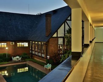 Cresta Churchill Hotel - Bulawayo - Gebouw