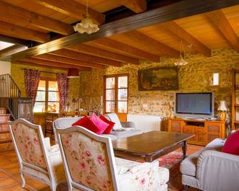 Mas Cal Carreter, Take a Break - Slow Living - Serinyà - Sala de estar