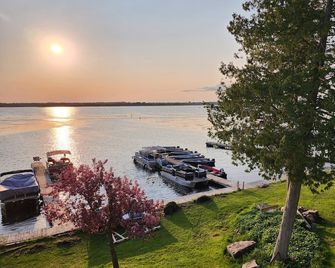 Myriad Fins Cottage and Marina - Kawartha Lakes - Buiten zicht