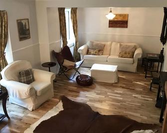 New Forest house with large garden, near sea. Perfect for families with children - Lymington - Living room