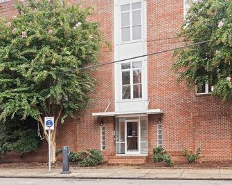 Warehouse District Modern Condo with Private Garage - Raleigh - Toà nhà