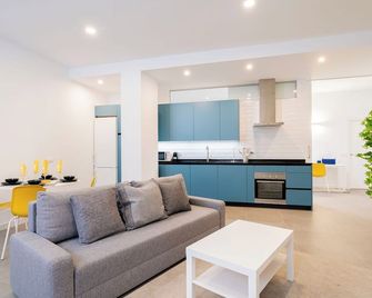 Dobo Madrid Cochabamba - מדריד - סלון