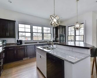 Modern rooftop home in Midtown - Atlanta - Kitchen