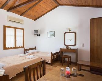 Georgia's Houses (Melitzanakia) - Monemvasia - Slaapkamer