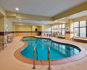 Enjoy a Hassle-Free Stay - Central Location, Near Colleges, Casino & Providence - Smithfield - Pool