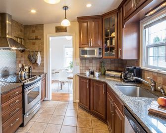 The Laurels: Elegant Craftsman Perfectly Located - Олімпія - Кухня