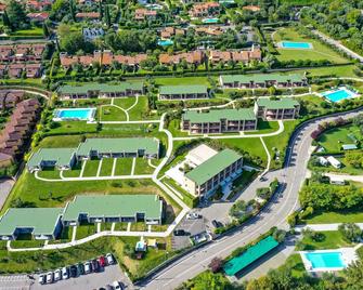 Rosa dei Venti: 1 bedroom std, lake view apartment, 2 pools, central location - Moniga del Garda - Building