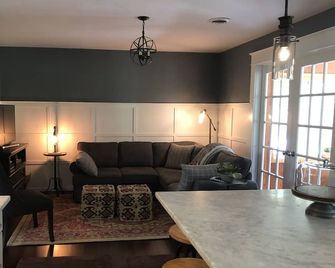 Cozy Cottage minutes to West Point - Cornwall on Hudson - Sala de estar