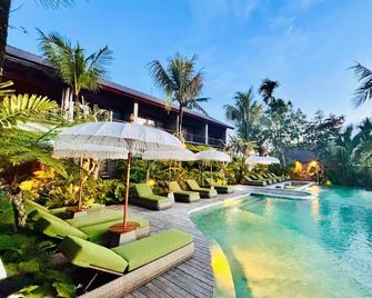 Ulu Valley Retreat - Tampaksiring - Zwembad