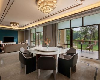 Howard Johnson by Wyndham LakeView Hotel Kunming - Kunming - Comedor