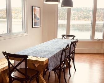 Waterfront Custom Home on Brasdor Lake - Baddeck - Essbereich