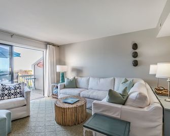 New Listing - Renovated Ocean Front Harbor Island Villa - Saint Helena Island - Living room