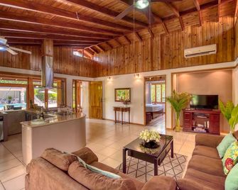 Villa Aragon - Private Villa W/Beach Access + Pool - Puerto Viejo de Talamanca - Salon