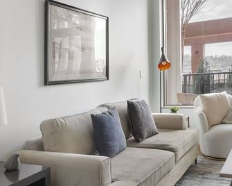 Landing at Bridge District - Washington, D.C. - Living room