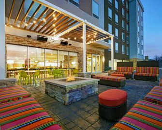 Home2 Suites By Hilton Columbus - Columbus - Binnenhof