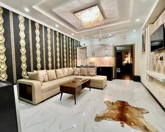 Serenity Corner Hotel Apartments - Islamabad - Living room