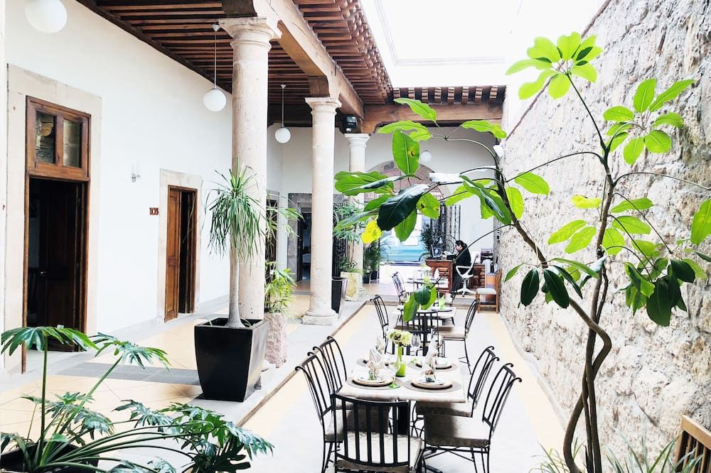 Hotel Expres By Hosting House - מורליה - פטיו