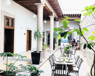 Hosting House Express - Morelia - Patio