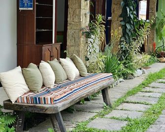 بوسادا بريزامار باراتي - باراتي - شرفة مرصوفة