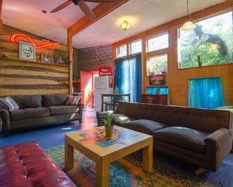 Cool Art/Living Space & Studio - Near Soco & Downtown!! - Austin - Sala de estar