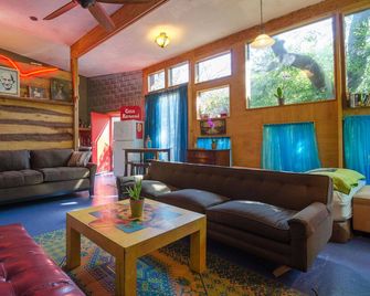 Cool Art/Living Space & Studio - Near Soco & Downtown!! - Austin - Sala de estar