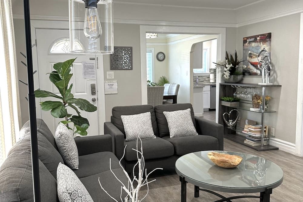 The Charming Home Nearby Ucu, San Jose Downtown, Airport, Sap - San Jose - Living room